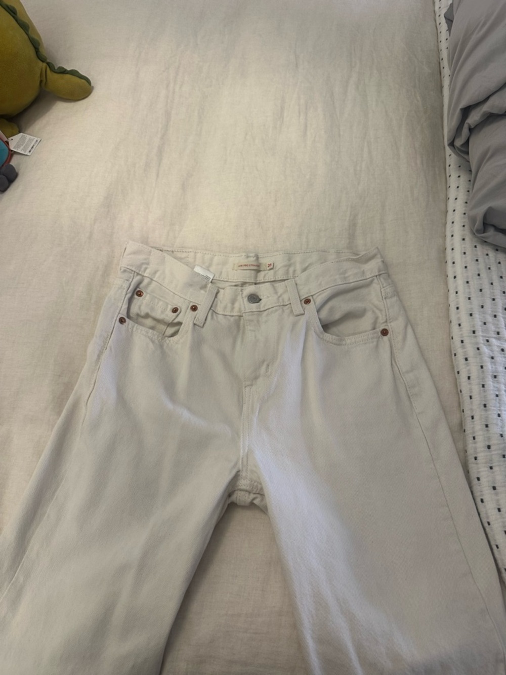 Levi's Low Pro Jeans in Off-White/Cream